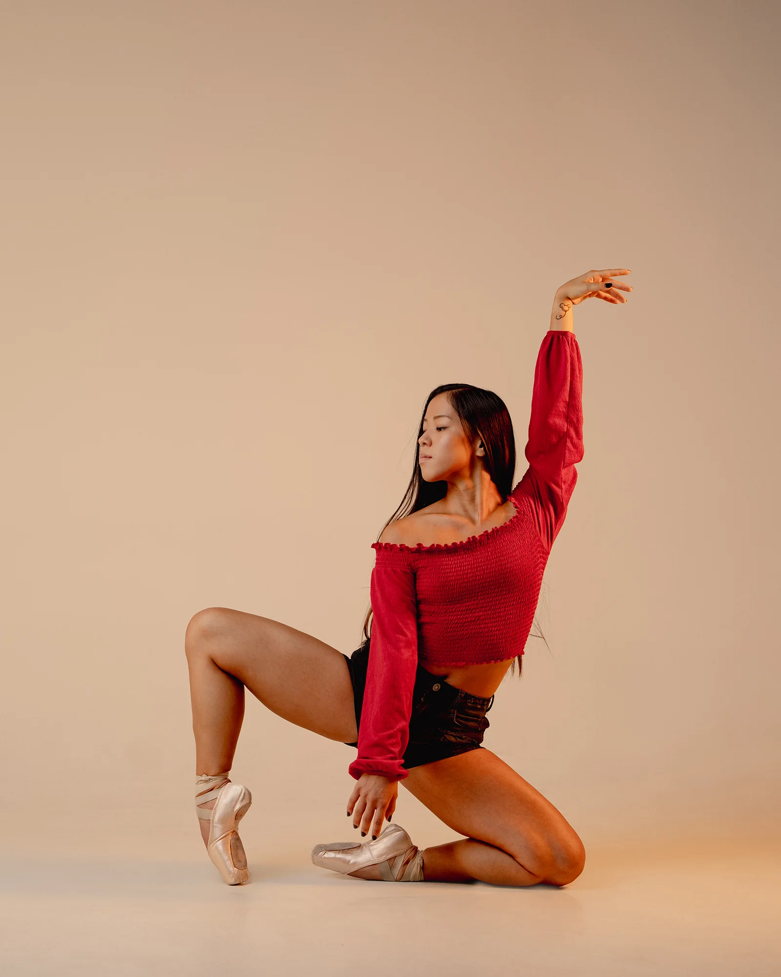 Studio ballet portrait by Eric Lucky demonstrating controlled lighting and precise posing